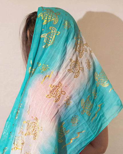 Nomad Sari Summer Scarf – Turtle Print – Turquoise (180 × 50 cm) - Bee my Gift